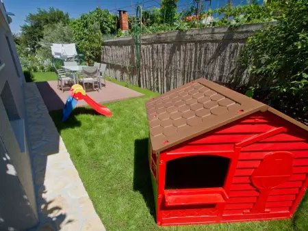 Charmantes Ferienhaus mit grünem Garten, Maison 22 personnes à Podstrana - Photo 6