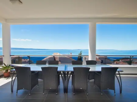 Charmantes Ferienhaus mit grünem Garten, Maison 22 personnes à Podstrana - Photo 8