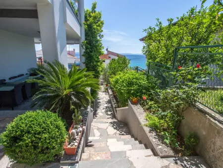 Charmantes Ferienhaus mit grünem Garten, Maison 22 personnes à Podstrana - Photo 35