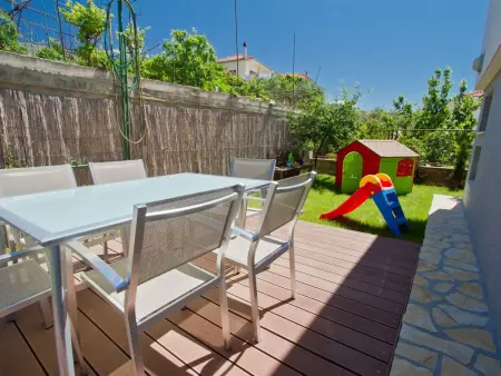 Charmantes Ferienhaus mit grünem Garten, Maison 22 personnes à Podstrana - Photo 48