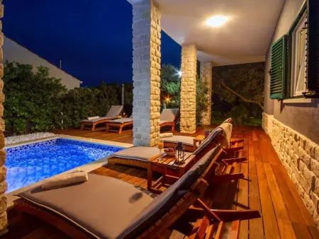 Haus in Stanići mit grünem Garten, Maison 8 personnes à Omiš - Photo 5