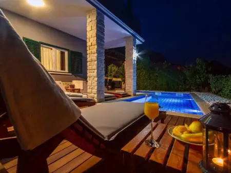 Haus in Stanići mit grünem Garten, Maison 8 personnes à Omiš - Photo 10
