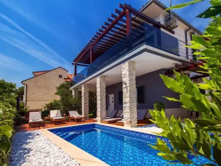 Haus in Stanići mit grünem Garten, Maison 8 personnes à Omiš - Photo 17