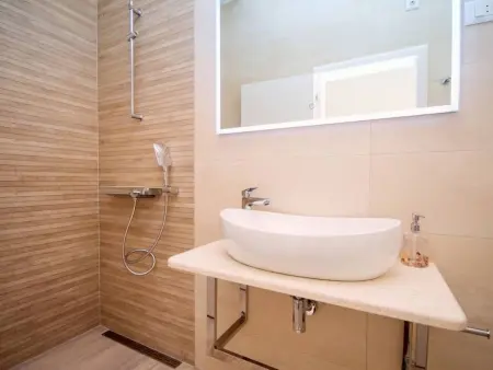 Haus in Stanići mit grünem Garten, Maison 8 personnes à Omiš - Photo 24