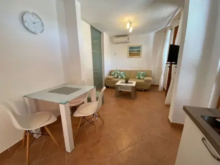 Strandnahe, klimatisierte Ferienwohnung, Appartement 4 personnes à Baška Voda - Photo 2