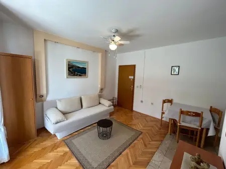 Charmantes Appartement im Pinienwald, Appartement 4 personnes à Baška Voda - Photo 1