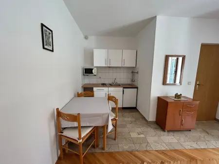 Charmantes Appartement im Pinienwald, Appartement 4 personnes à Baška Voda - Photo 2