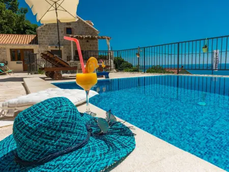 Astonoshing Villa Stone mit beheiztem Pool in Mlini - Photo 1