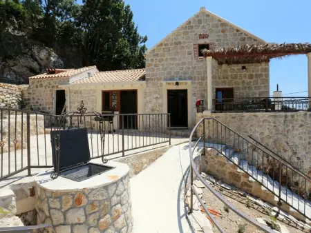 Astonoshing Villa Stone mit beheiztem Pool in Mlini - Photo 32