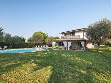 Villa 'Grazia' mit privatem Garten und Grill, Maison 9 personnes à Manerba - Photo 1