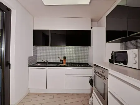 Villa 'Grazia' mit privatem Garten und Grill, Maison 9 personnes à Manerba - Photo 11