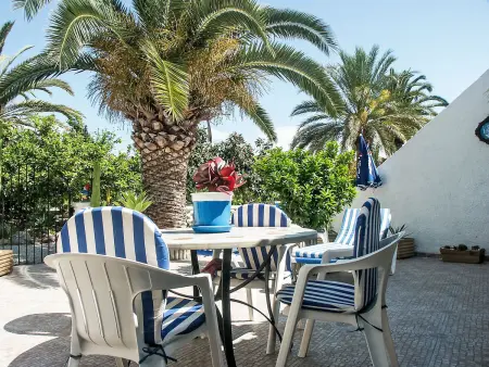 Maison Etxe Zuri, familiale avec terrasse arborée proche de la mer  - Photo 1