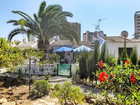 Maison Etxe Zuri, familiale avec terrasse arborée proche de la mer  - Photo 8