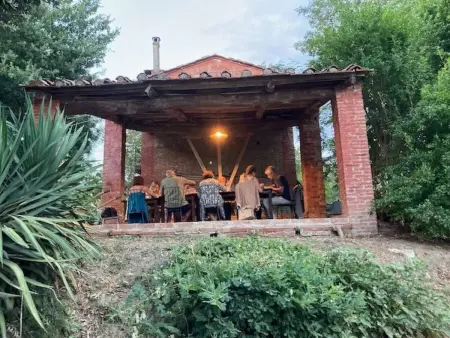 Rustikale Villa mit Swimmingpool in den toskanischen Hügeln - Photo 32