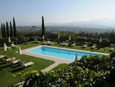 Appartement in Castiglione Del Lago mit Terrasse, gemeinsamem Pool und Garten - Photo 2