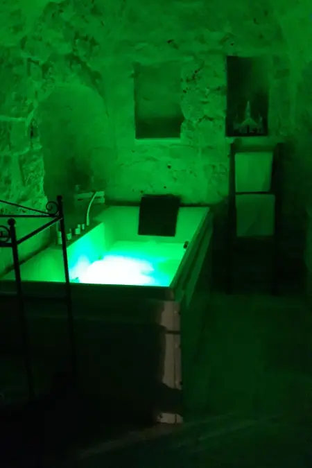 Rundes Steinhaus mit Whirlpool, Maison 9 personnes à San Vito Dei Normanni - Photo 8