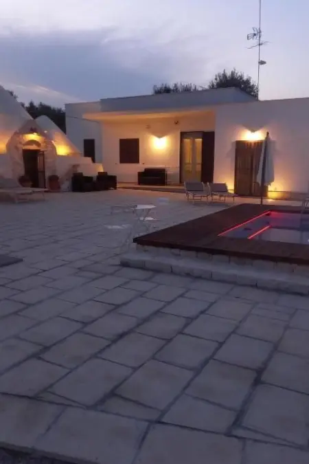 Rundes Steinhaus mit Whirlpool, Maison 9 personnes à San Vito Dei Normanni - Photo 18