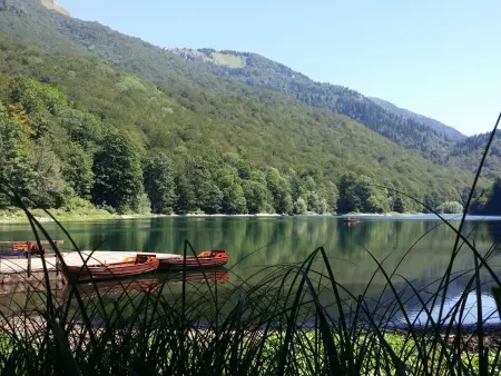 Die Ski-Suite hat ein Schlafzimmer und ein kleines Wohnzimmer ohne Küche. - Photo 7