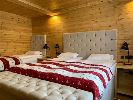Die Ski-Suite hat ein Schlafzimmer und ein kleines Wohnzimmer ohne Küche. - Photo 9