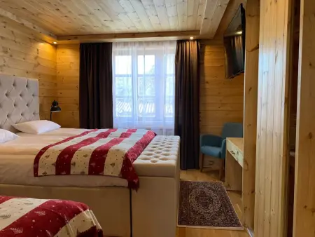 Die Ski-Suite hat ein Schlafzimmer und ein kleines Wohnzimmer ohne Küche. - Photo 10