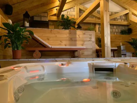 Die Ski-Suite hat ein Schlafzimmer und ein kleines Wohnzimmer ohne Küche. - Photo 13