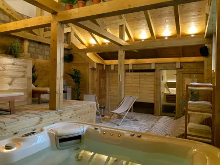 Die Ski-Suite hat ein Schlafzimmer und ein kleines Wohnzimmer ohne Küche. - Photo 23