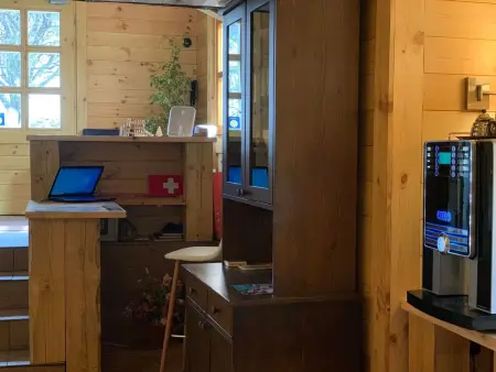 Die Ski-Suite hat ein Schlafzimmer und ein kleines Wohnzimmer ohne Küche. - Photo 25