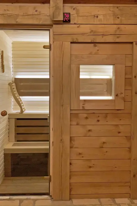Die Ski-Suite hat ein Schlafzimmer und ein kleines Wohnzimmer ohne Küche. - Photo 50