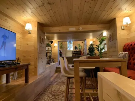 Die Ski-Suite hat ein Schlafzimmer und ein kleines Wohnzimmer ohne Küche. - Photo 56