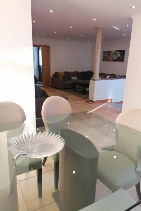 Luxuriöse Villa nur wenige Schritte vom Strand entfernt - Photo 15