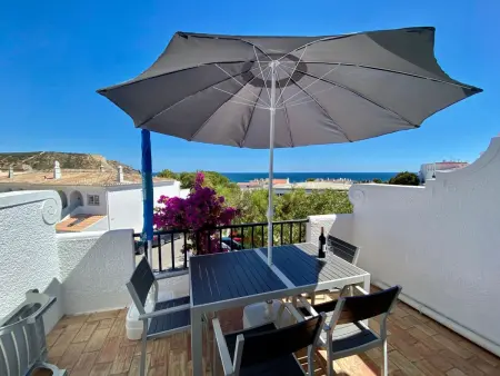 Zentrales Ferienhaus mit bezauberndem Meerblick, Maison 4 personnes à Bensafrim - Photo 7