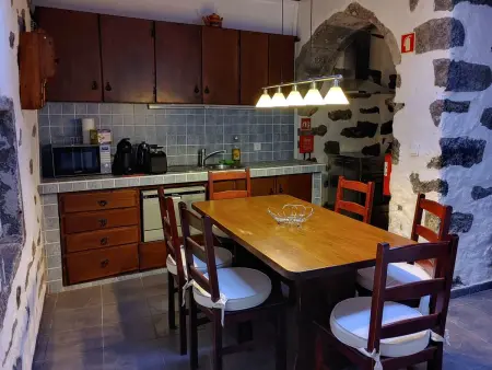in Santo Antonio mit Grill und Terrasse, Maison 4 personnes à Algarvia - Photo 10