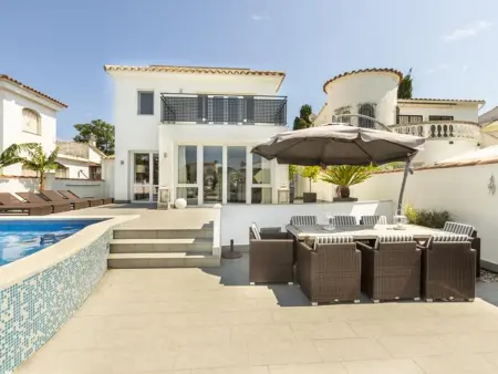 Villa Moderne au Canal avec 4 Chambres, Piscine Chauffée et Amarrage - Photo 2