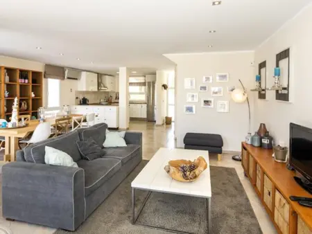 Villa Moderne au Canal avec 4 Chambres, Piscine Chauffée et Amarrage - Photo 12