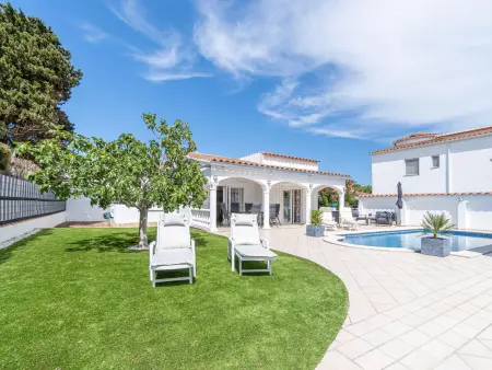 Maison de plain-pied avec 3 chambres, piscine privée et climatisation à Castelló d’Empúries - Photo 2
