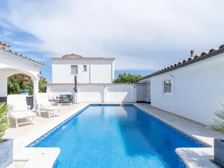 Maison de plain-pied avec 3 chambres, piscine privée et climatisation à Castelló d’Empúries - Photo 5
