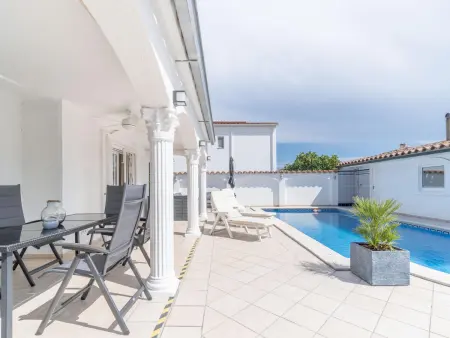 Maison de plain-pied avec 3 chambres, piscine privée et climatisation à Castelló d’Empúries - Photo 13