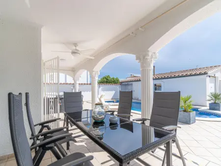 Maison de plain-pied avec 3 chambres, piscine privée et climatisation à Castelló d’Empúries - Photo 15