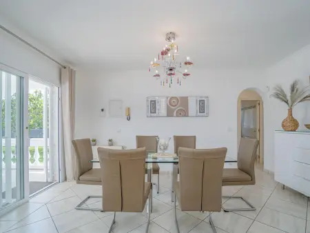 Maison de plain-pied avec 3 chambres, piscine privée et climatisation à Castelló d’Empúries - Photo 19