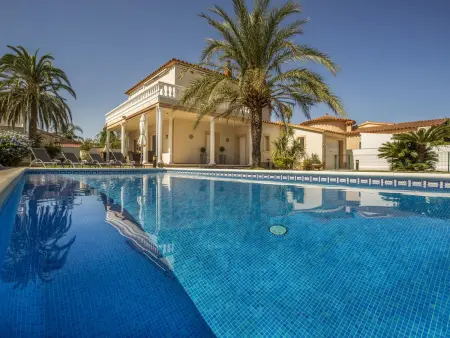 Maison 3 chambres avec piscine, jardin, climatisation et parking à Empuriabrava - Photo 2