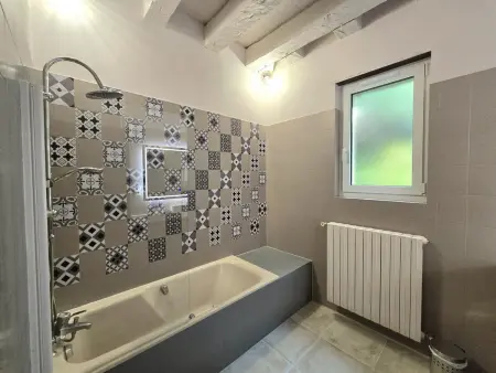 Maison familiale rénovée avec grand jardin et animaux acceptés - Photo 11