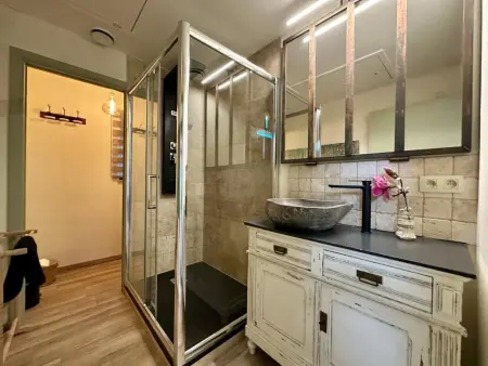 Léoras Cocoon, Beau chalet rénové avec poêle, billard & sauna - Photo 33