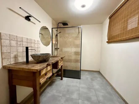 Léoras Cocoon, Beau chalet rénové avec poêle, billard & sauna - Photo 35