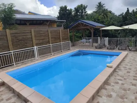 Studio moderne près de Capesterre-Belle-Eau avec piscine - Photo 1