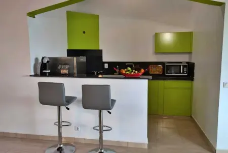 Studio moderne près de Capesterre-Belle-Eau avec piscine - Photo 4