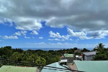 Studio moderne près de Capesterre-Belle-Eau avec piscine - Photo 9