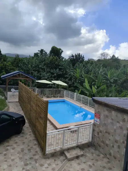 Studio moderne près de Capesterre-Belle-Eau avec piscine - Photo 13