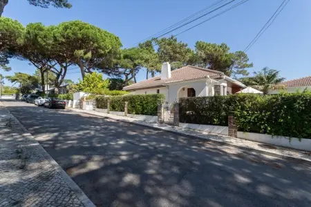 Charming  House and Terrace By Gt House, Retraite privée à Sintra avec bar et jardin - Photo 7