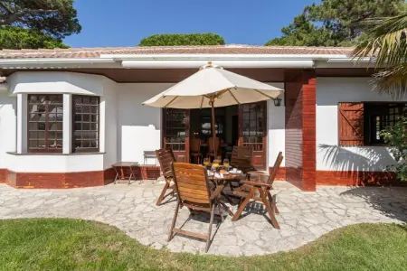 Charming  House and Terrace By Gt House, Retraite privée à Sintra avec bar et jardin - Photo 8