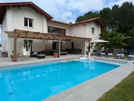 Superbe villa avec piscine chauffée et jardin à 10 min du centre, pour 12 personnes - Photo 1